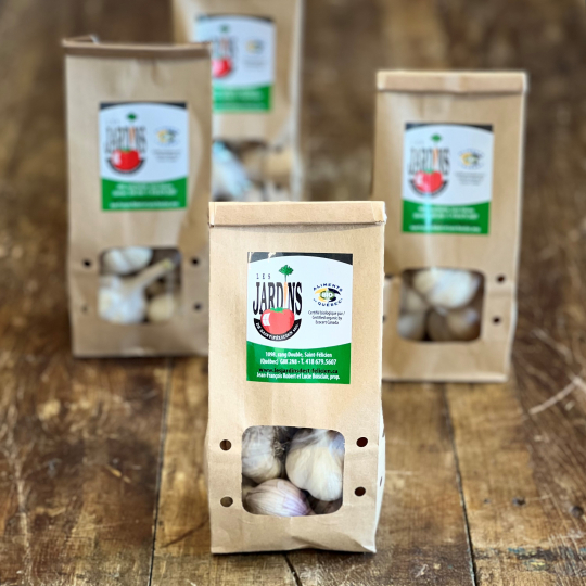 L'ail bio des Jardins de St-Félicien en format de 150g se conserve tout l'hiver dans son contenant de carton