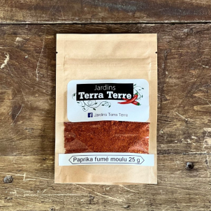 Les Jardins Terra Terre de Jonquière fument/sèchent et moulent  le paprika fumé biologique! Un vrai régal!